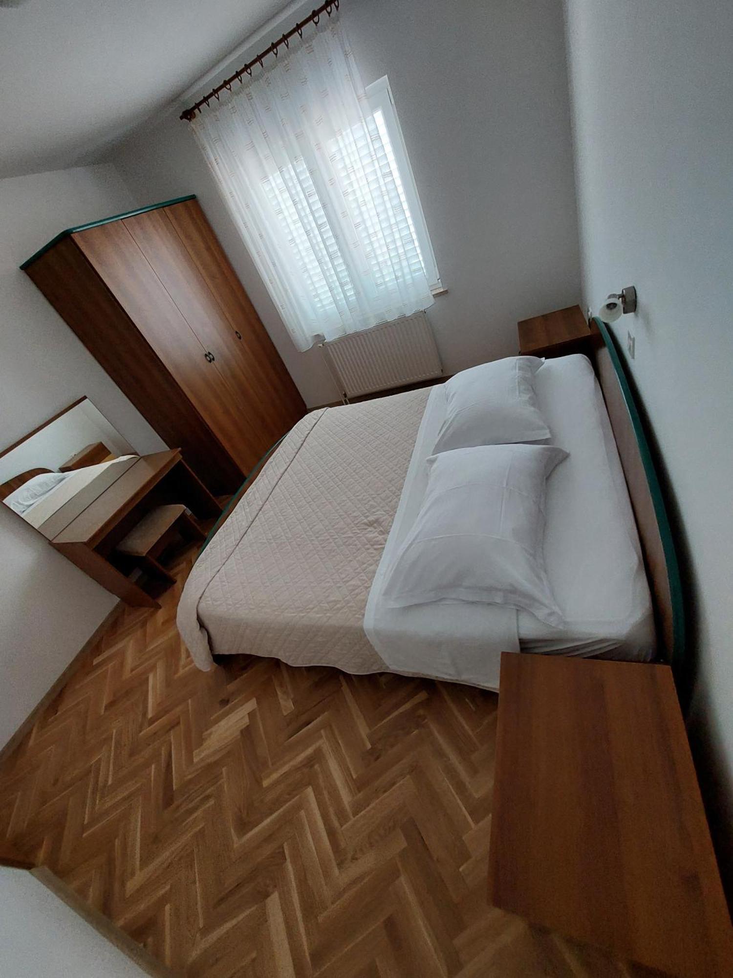 Apartments Mlacovic 拉布 外观 照片